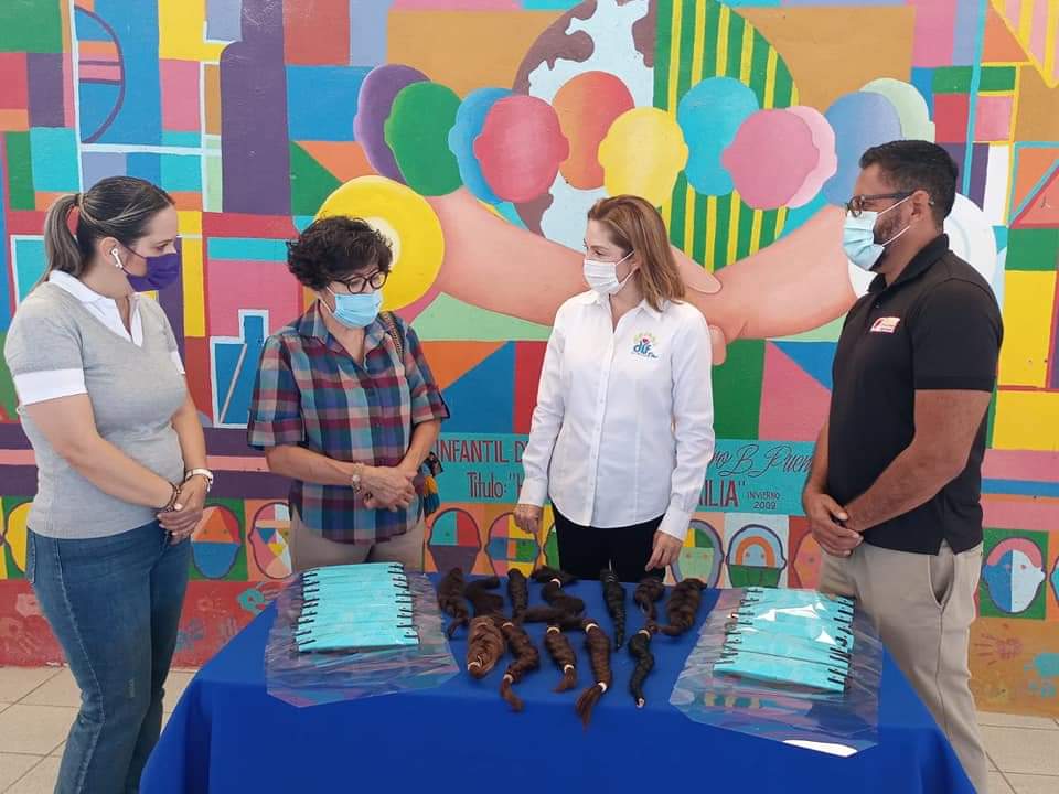 DIF Reynosa entrega donación de trenzas a la Fundación Iluminando Corazones a Niños con Cáncer