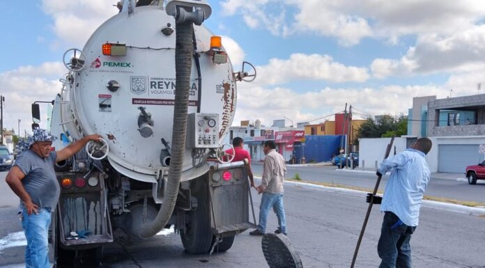 SONDEÓ COMAPA DRENAJE SANITARIO EN EL FRACCIONAMIENTO LOMAS DEL REAL DE JARACHINA SUR