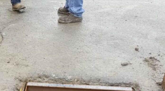 ELABORA E INSTALA REJILLAS PLUVIALES PERSONAL DEL MUNICIPIO DE REYNOSA