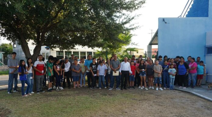 PONE EN MARCHA AL ALCALDE LA ENTREGA DE CREDENCIALES A MÁS DE 300 ALUMNOS BENEFICIADOS CON LA “RUTA AZUL”, EL PROGRAMA DE TRANSPORTE ESCOLAR GRATUITO ÚNICO EN TODO TAMAULIPAS