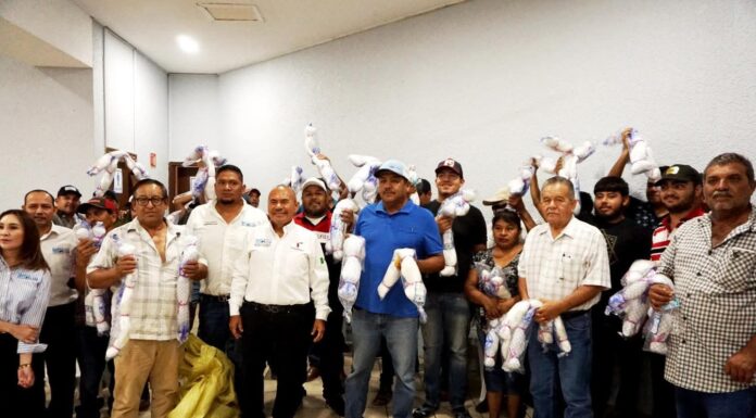 BENEFICIA ALCALDE RAMIRO CORTEZ A 55 PESCADORES DE MIGUEL ALEMÁN CON ENTREGA DE REDES DE PESCA