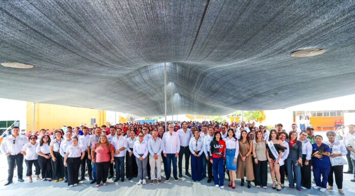 MANTIENE CARLOS PEÑA ORTIZ CONTACTO CON LA COMUNIDAD UNIVERSITARIA