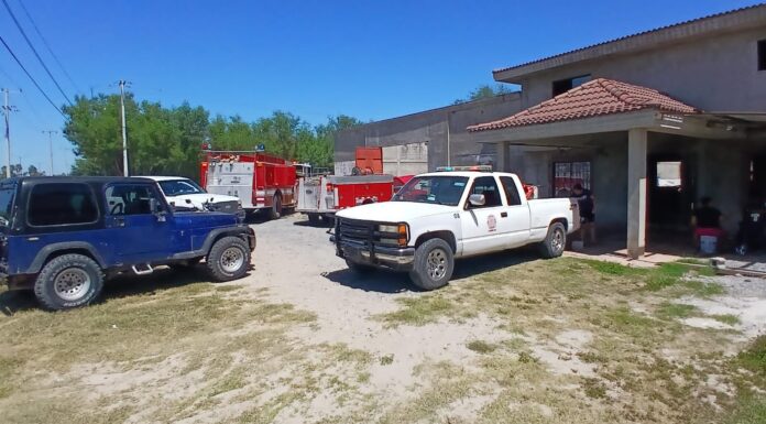 INCENDIO DE VEHÍCULO MOVILIZA A PROTECCIÓN CIVIL EN CAMARGO