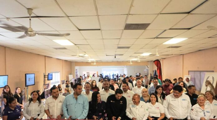 RECONOCE SECRETARIO DEL TRABAJO AL ALCALDE RAMIRO CORTEZ POR SER PUNTA DE LANZA Y MARCAR TENDENCIA POR SU TRABAJO Y GESTIONES