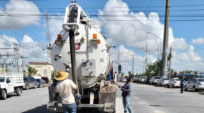 REALIZÓ COMAPA ACCIONES DE LIMPIEZA Y SONDEO DE DRENAJE EN DIVERSOS SECTORES DE LA CIUDAD