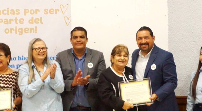 FELICITA Y RECONOCE GOBIERNO DEL BIOL. RAMIRO CORTEZ AL SECTOR 16 DE EDUCACIÓN PREESCOLAR POR 20 AÑOS DE PASIÓN, ENTREGA Y ESPERANZA