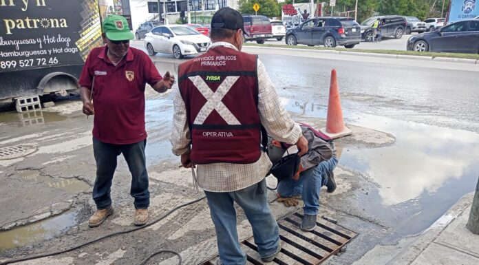 EFECTÚA GOBIERNO DE CARLOS PEÑA ORTIZ ASEGURAMIENTO DE REJILLAS PLUVIALES POR ROBOS