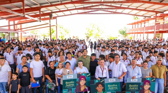 APOYA CARLOS PEÑA ORTIZ ENTREGA DE BECAS DE BACHILLERATO EN REYNOSA