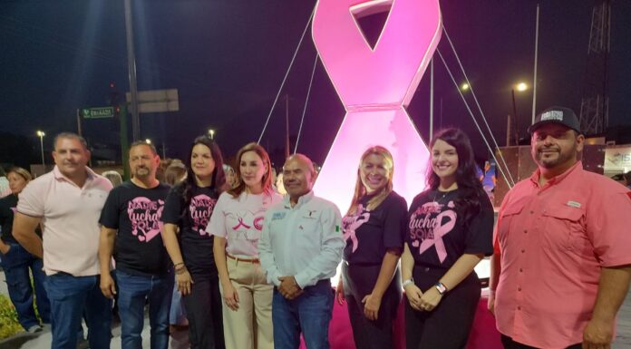 REAFIRMA ALCALDE TODO SU APOYO A LA LUCHA Y SENSIBILIZACIÓN CONTRA EL CÁNCER DE MAMA EN EL ENCENDIDO DEL LISTÓN ROSA