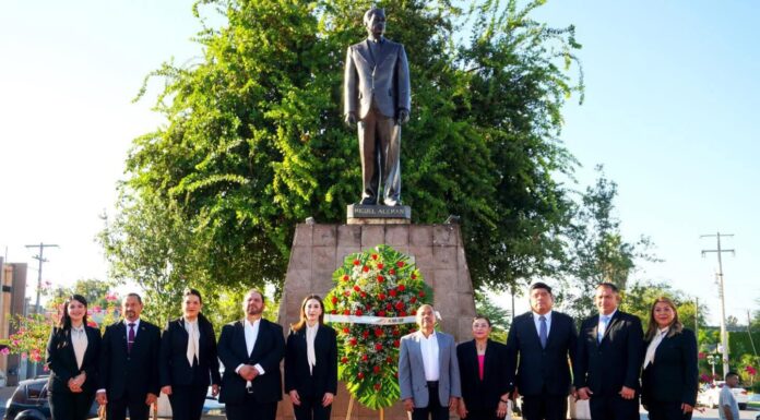 POR EL 75 ANIVERSARIO, ENCABEZA ALCALDE COLOCACIÓN DE OFRENDA FLORAL Y GUARDIAS DE HONOR EN EL MONUMENTO AL PRESIDENTE MIGUEL ALEMÁN VALDÉS