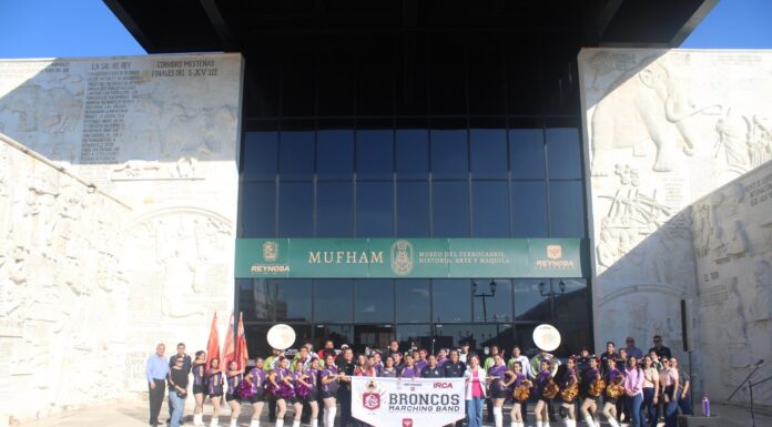 CELEBRA GOBIERNO DE CARLOS PEÑA ORTIZ EL DÍA DE LA RAZA CON RECORRIDO MUSICAL