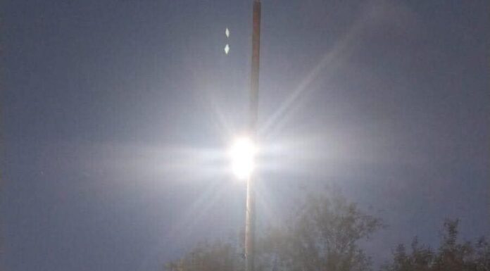 REPARA GOBIERNO DEL BIÓLOGO RAMIRO CORTEZ ALUMBRADO VANDALIZADA EN EL PARQUE DE BÉISBOL DE LA UNIDAD DEPORTIVA