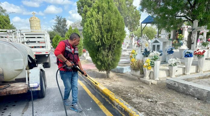 OFRECE CARLOS PEÑA ORTIZ PANTEONES MUNICIPALES LIMPIOS PARA RECIBIR A MILES DE FAMILIAS