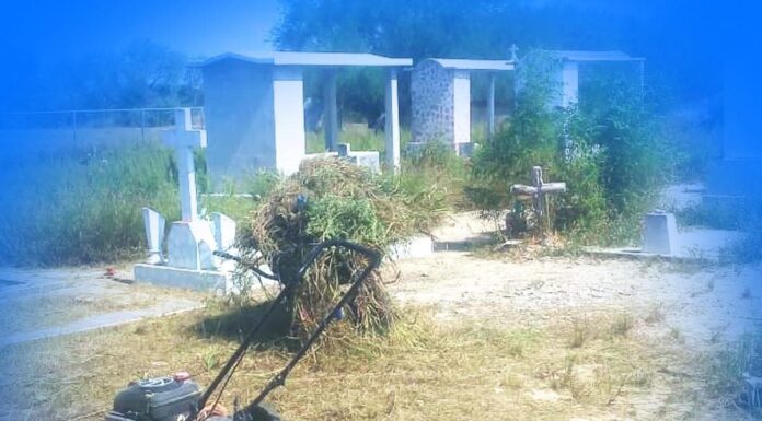 REFUERZA GOBIERNO DEL BIOL. RAMIRO CORTEZ ACCIONES DE LIMPIEZA EN PANTEONES DE TODO EL MUNICIPIO