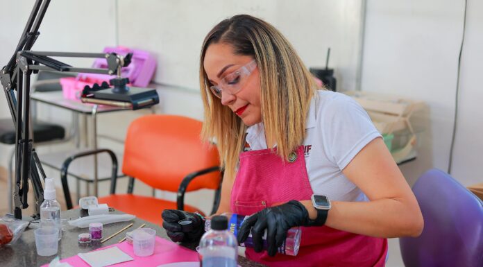 IMPULSA DIF-REYNOSA LA CREATIVIDAD CON TALLER DE RESINA EPÓXICA