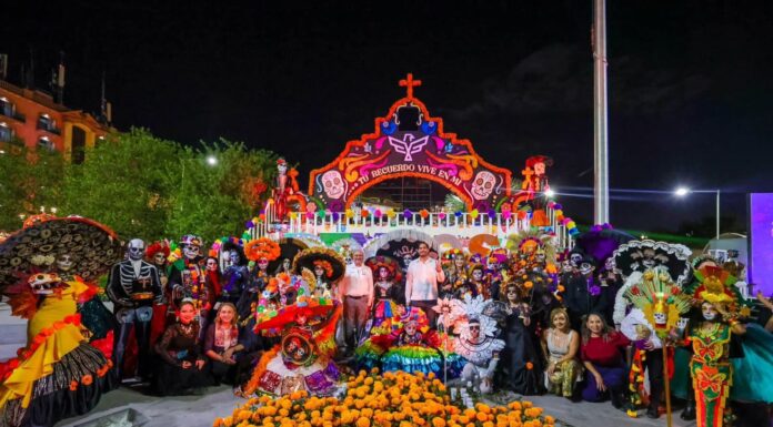 CELEBRÓ ALCALDE CARLOS PEÑA ORTIZ CONCURSO DE CATRINAS 2025 CON LA CANACO