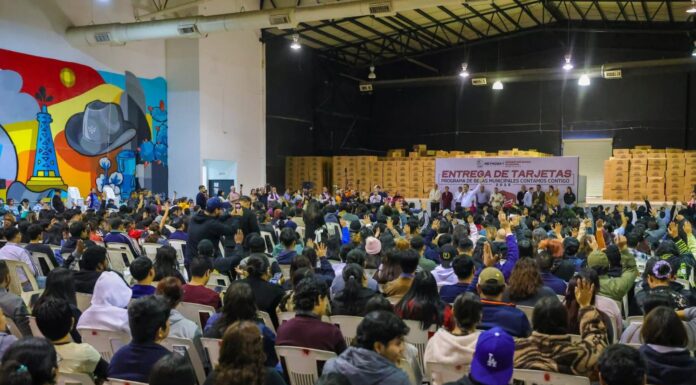 ENTREGÓ ALCALDE CARLOS PEÑA ORTIZ BECAS MUNICIPALES A UNIVERSITARIOS DE REYNOSA