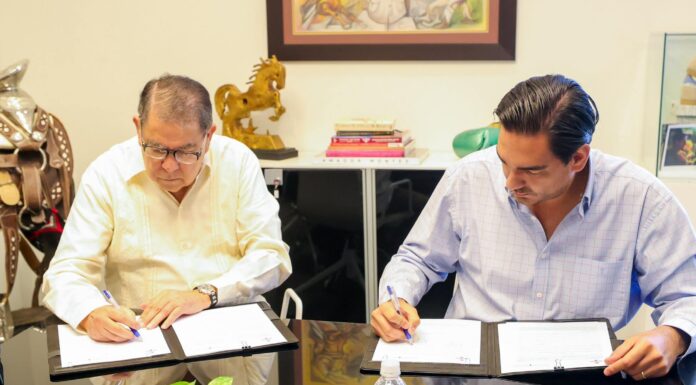 FIRMÓ CARLOS PEÑA ORTIZ CONVENIO DE COLABORACIÓN CON LA UNIVERSIDAD TAMAULIPECA EN REYNOSA