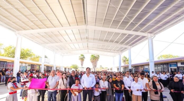 ENTREGA CARLOS PEÑA ORTIZ TECHUMBRE ESCOLAR Y ANUNCIA PAVIMENTACIÓN EN VILLA ESMERALDA