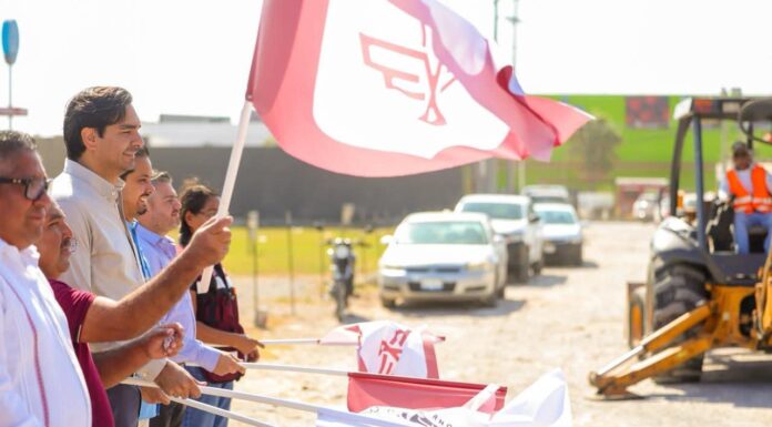 CUMPLE GOBIERNO DE CARLOS PEÑA ORTIZ SOLICITUD DE PAVIMENTACIÓN EN VILLAS DE ESMERALDA