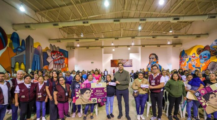 ENTREGÓ ALCALDE CARLOS PEÑA ORTIZ, TARJETAS DE LAS BECAS RITA CETINA EN REYNOSA