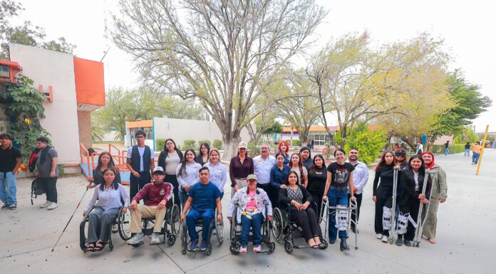 CONCIENTIZA DIF-REYNOSA A JÓVENES SOBRE LA DISCAPACIDAD CON LA DINÁMICA TE PRESTO MIS ZAPATOS”