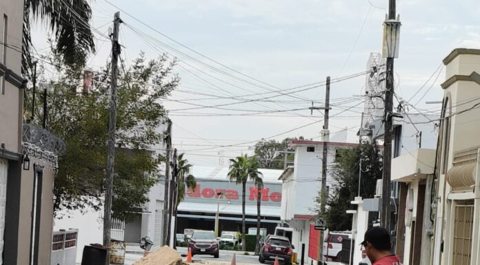 REALIZA COMAPA REHABILITACIÓN DE DRENAJE SANITARIO EN LA COLONIA ANZALDUAS