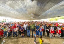 ENTREGÓ CARLOS PEÑA ORTIZ REGALOS NAVIDEÑOS CON LA SENADORA MAKI ORTIZ EN TERRANOVA