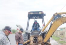 ATIENDE COMAPA FUGA DE AGUA RESIDUAL EN LA CARRETERA REYNOSA–RÍO BRAVO