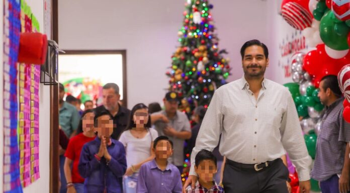 LLEVARON CARLOS Y ALEJANDRA REGALOS CON POSADAS NAVIDEÑAS A COLONIAS DE REYNOSA