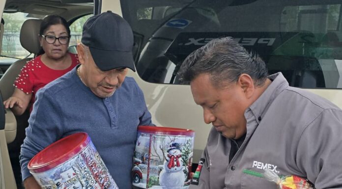 RAMIRO Y ANDREA VISITAN ESTACIONES DE SERVICIO; SALUDAN Y ENTREGAN PRESENTES NAVIDEÑOS A TRABAJADORES