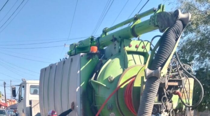 TRABAJÓ COMAPA EN LIMPIEZA DE POZOS Y DRENAJE EN LA COLONIA FUENTES DEL VALLE