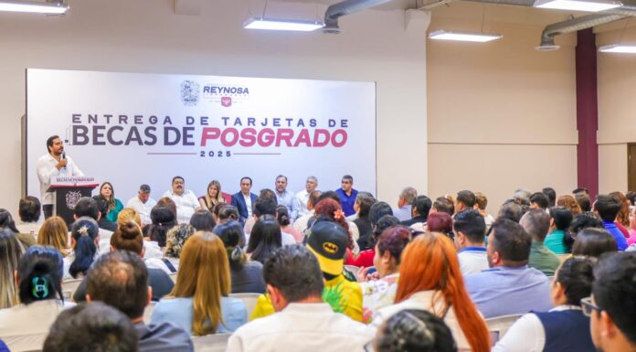 APOYA GOBIERNO DE CARLOS PEÑA ORTIZ GENERACIONES DE PROFESIONISTAS MÁS PREPARADOS