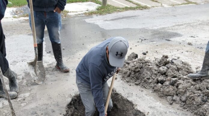 REPARÓ COMAPA FUGAS DE AGUA POTABLE EN DISTINTOS SECTORES DE LA CIUDAD