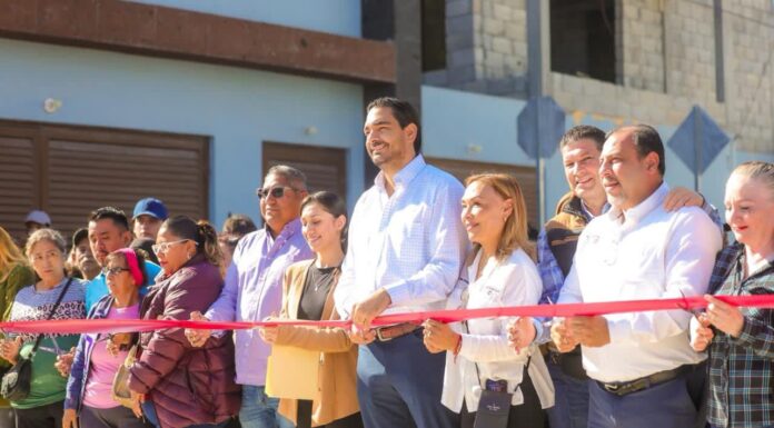 INAUGURAN ALCALDE Y COLONOS PAVIMENTACIÓN HIDRÁULICA DE LA CALLE CHIAPAS EN LA COLONIA ESFUERZO NACIONAL