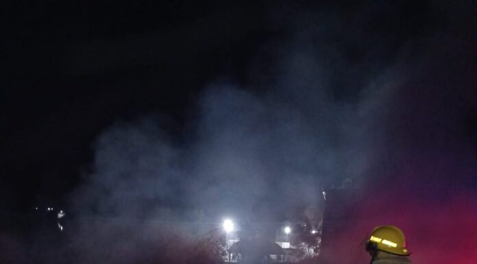 CONTROLAN INCENDIO EN BASURERO CLANDESTINO A ORILLAS DEL RÍO SAN JUAN EN CAMARGO