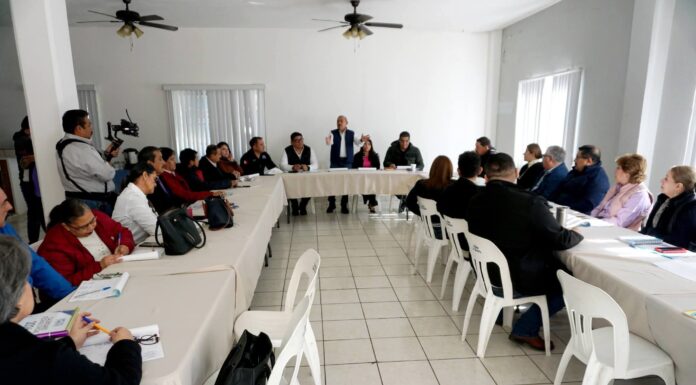 CONVOCA ALCALDE A MANTENER ALIANZA ENTRE GOBIERNO, MAESTROS Y PADRES DE FAMILIA EN REUNIÓN DE CALENDARIZACIÓN DE FECHAS CÍVICAS Y SALUTACIÓN DE AÑO NUEVO