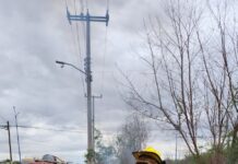 CONTROLAN INCENDIO EN TERRENO BALDÍO QUE PUSO EN RIESGO VIVIENDA EN CAMARGO