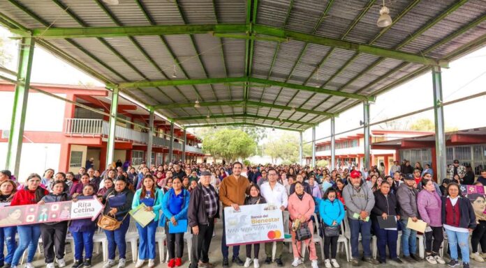 LLEVÓ ALCALDE DE REYNOSA BECAS RITA CETINA A LA SECUNDARIA 45
