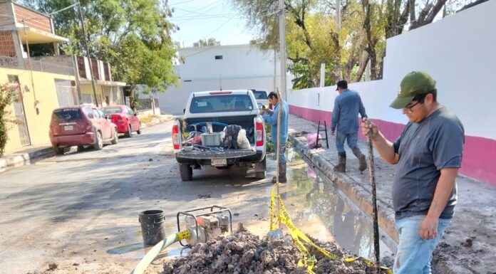 REPARÓ COMAPA FUGAS DE AGUA POTABLE EN DISTINTOS SECTORES DE LA CIUDAD