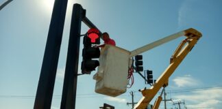 REPARA GOBIERNO DE REYNOSA SEMÁFORO EN LA CARRETERA MONTERREY–MATAMOROS