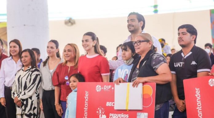 ABRAZAN DIF Y MUNICIPIO A LOS PEQUEÑOS HÉROES