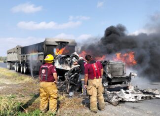 ARDE TRÁILER EN CARRETERA RIBEREÑA ENTRE VILLARREAL Y DÍAZ ORDAZ; CIERRAN CIRCULACIÓN POR SEGURIDAD