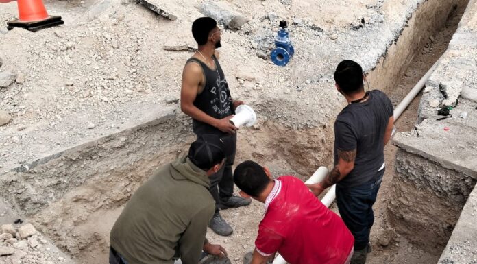 TRABAJÓ COMAPA EN INTERCONEXIÓN DE TUBERÍA EN EL FRACC. PUNTA NORTE