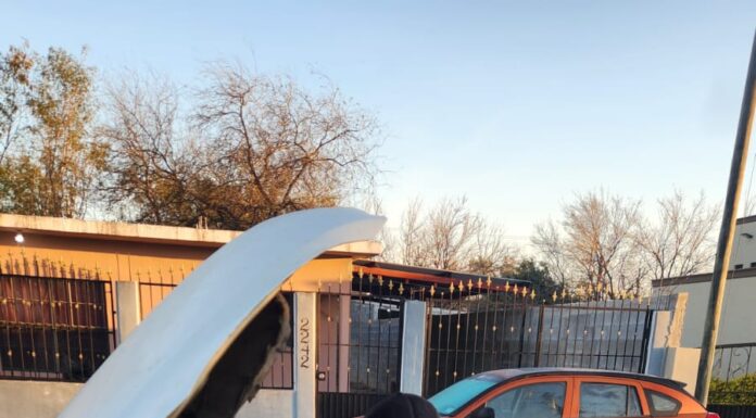 CORTO CIRCUITO PROVOCA INCENDIO VEHICULAR EN CAMARGO