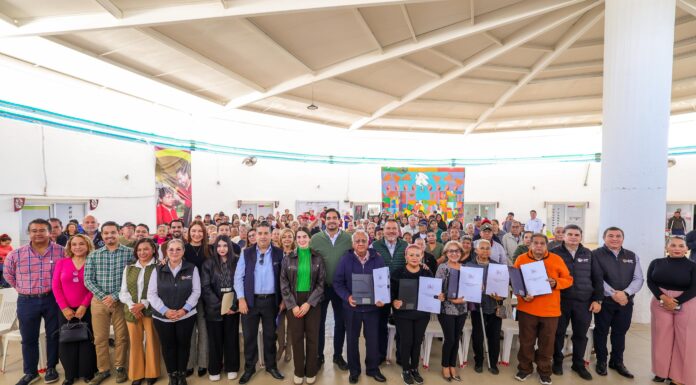 PROMUEVEN CARLOS Y ALEJANDRA FUTURO DE TRANQUILIDAD CON ENTREGA DE TESTAMENTOS 2026