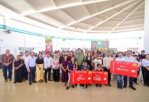 ENTREGARON CARLOS PEÑA ORTIZ Y ALEJANDRA YELITZA GARZA TARJETAS DE BECAS DIF 2026