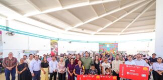 ENTREGARON CARLOS PEÑA ORTIZ Y ALEJANDRA YELITZA GARZA TARJETAS DE BECAS DIF 2026