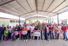 ENTREGÓ CARLOS PEÑA ORTIZ BECAS RITA CETINA PARA ESTUDIANTES DE PRIMARIA