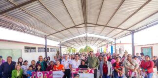 ENTREGÓ CARLOS PEÑA ORTIZ BECAS RITA CETINA PARA ESTUDIANTES DE PRIMARIA